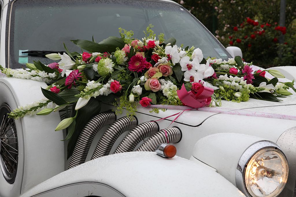 bouquet ventouse devant voiture